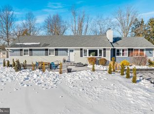 6 Morningside Dr, Pennington, NJ 08534