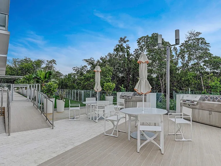 16385 Biscayne Blvd #660 — Photo 6