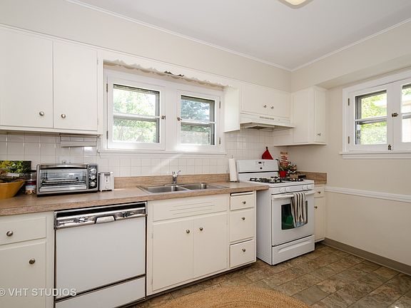 3rd image of 2340 Hartrey Ave #1