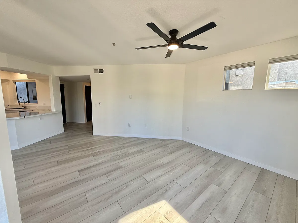 Building Photo - 3848 N 3rd Ave #2054