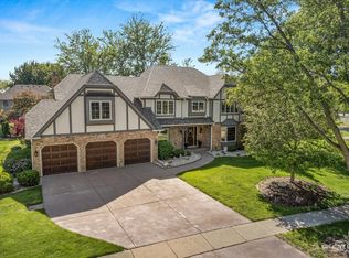 3112 Turnberry Rd, St Charles, IL 60174