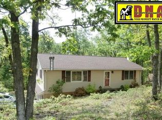 1599 N Rocky Mountain Dr, Effort, PA 18330