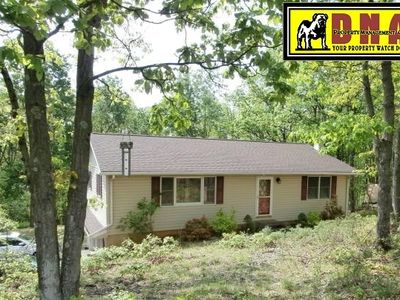 1599 N Rocky Mountain Dr, Effort, PA, 18330