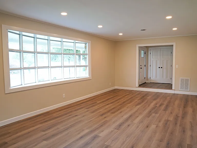 612 Southgate Rd — Photo 5