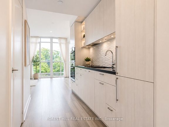 5th image of 32 Davenport Rd #306