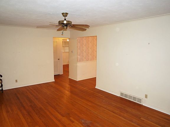 5th image of 2722 2nd Ave