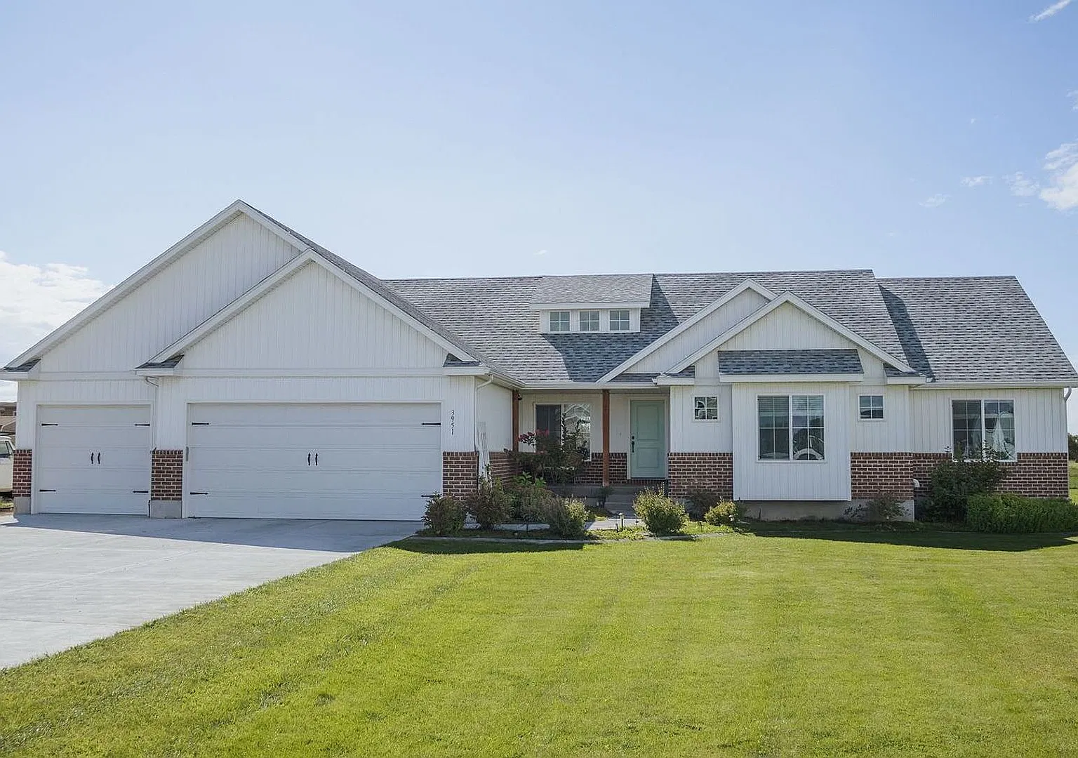River Rock Estates Home For Rent | 3 Bed, 2 Bath & 3-Car Garage — Photo 1