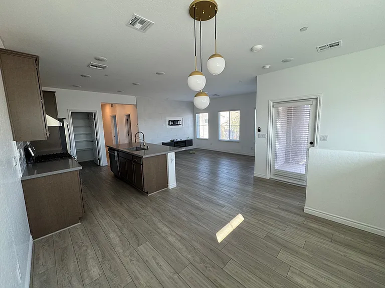 1367 Ossa St #4205 — Photo 7