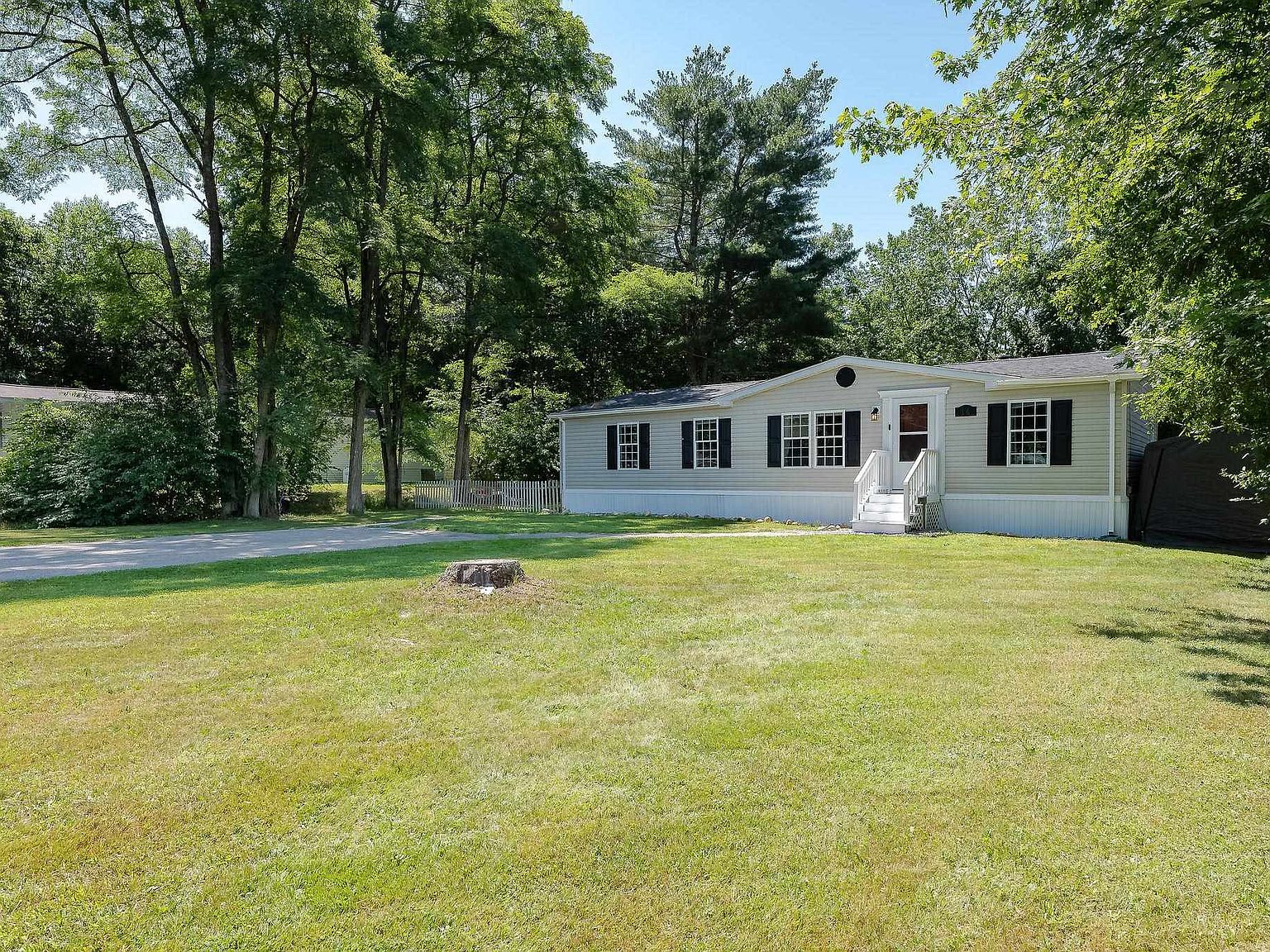 16 Debra Avenue, Raymond, NH 03077 | Zillow