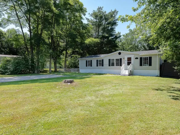16 Debra Avenue, Raymond, NH 03077