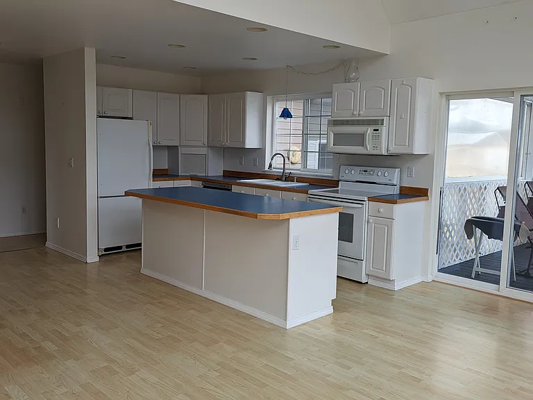 354 Canal Dr NE — Photo 3