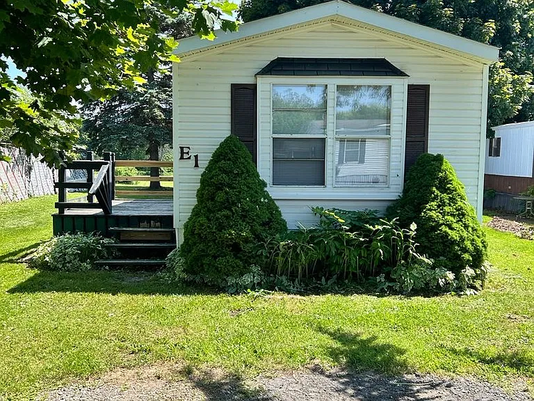 320 Thompson Rd — Photo 1