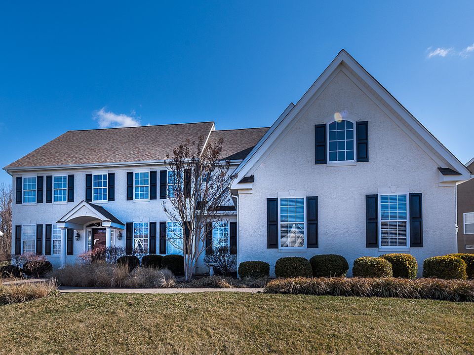 1st image of 204 Blue Spruce Dr