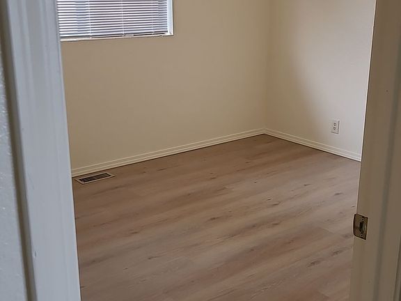 5th image of 1520 & 1522 SW Arcata Way