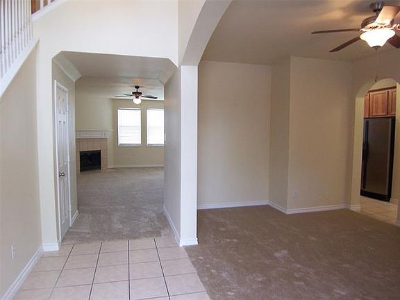 3rd image of 232 Tanglewood Pl