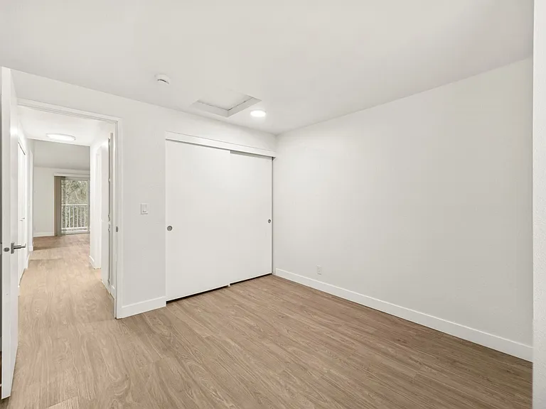 Oak Hill Apartments — Photo 31