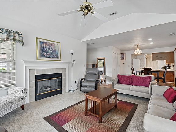 4th image of 25 Ashford Dr