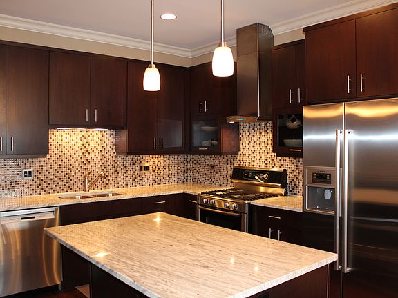 2nd image of 1505 W Walton St #1