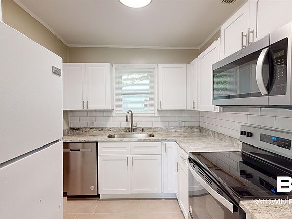 5th image of 5231 Greenwood Ln