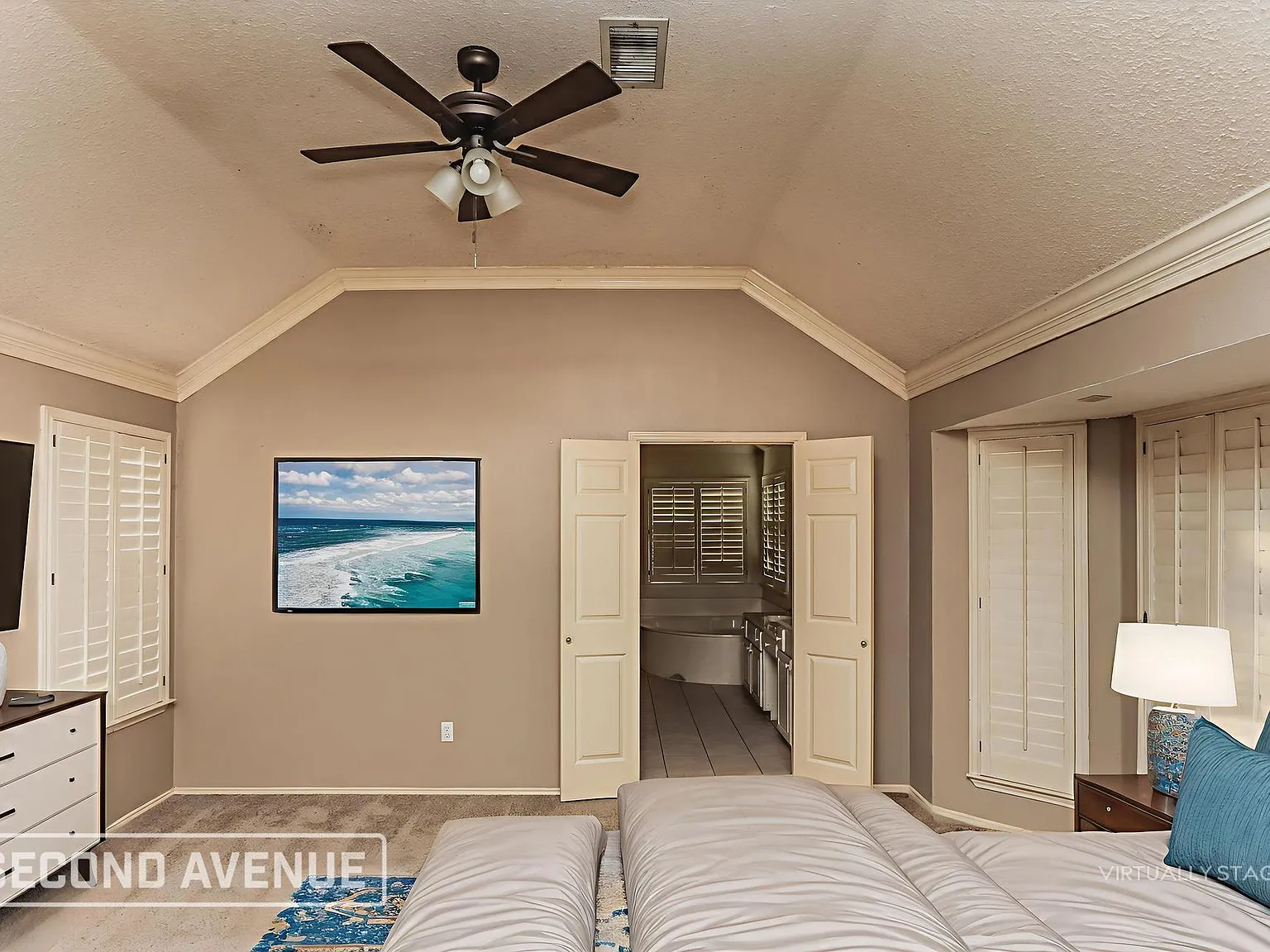 4 bed, 2.0 bath, 2323 sqft, $3,999 — Photo 3