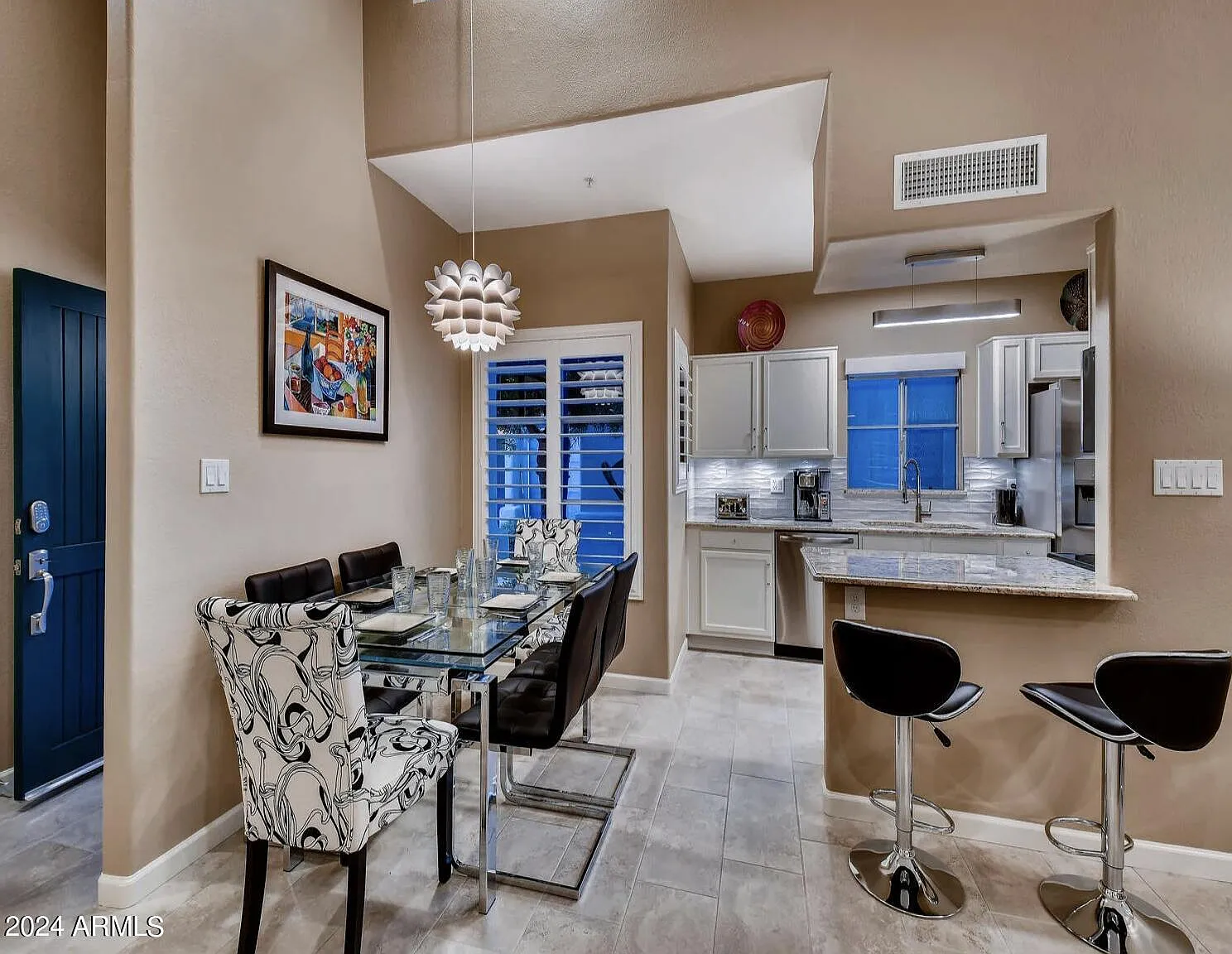 3 bed, 2.0 bath, 1364 sqft, $2,600 — Photo 4