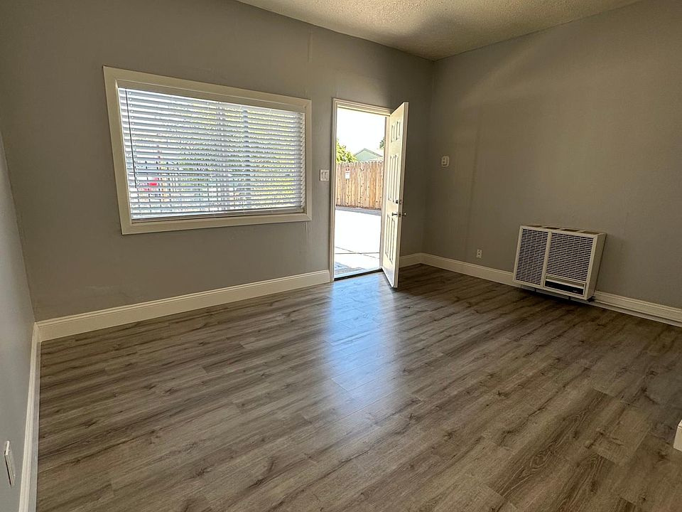 Entryway & living room