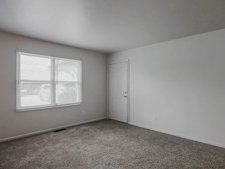 Tippecanoe Drive Apartments — Photo 4