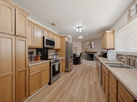5th image of 2624 E 11th St