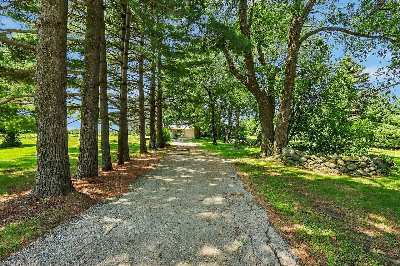 W260N8599 State Road 164, Hartland, WI 53029 | Zillow