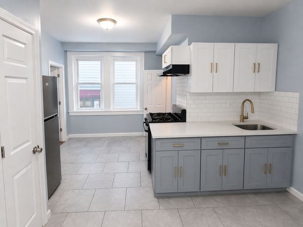 300-301 Lyons Ave #6