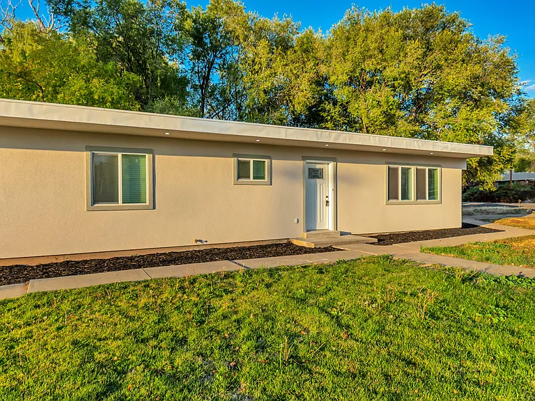 1317 E Brookshire Dr #1 — Photo 2
