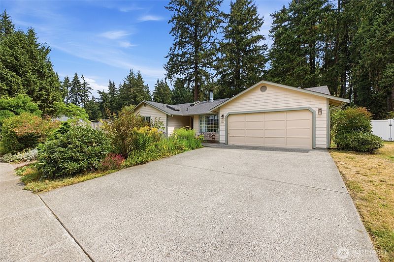 3rd image of 8324 Lake Forest Drive SE