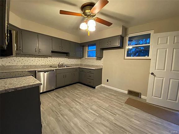 4th image of 3149 Davis Ave