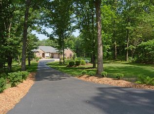 2055 W Stonegate Ln, Nixa, MO 65714