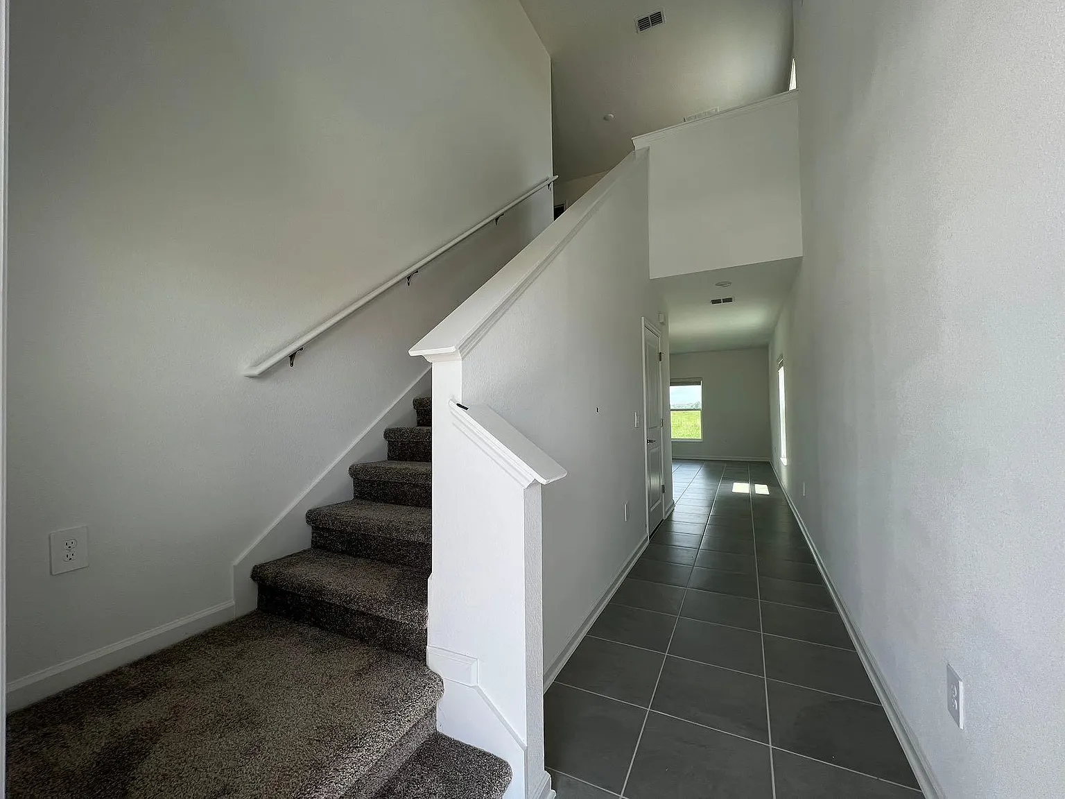 4 bed, 2.5 bath, 2240 sqft, $2,400 — Photo 4