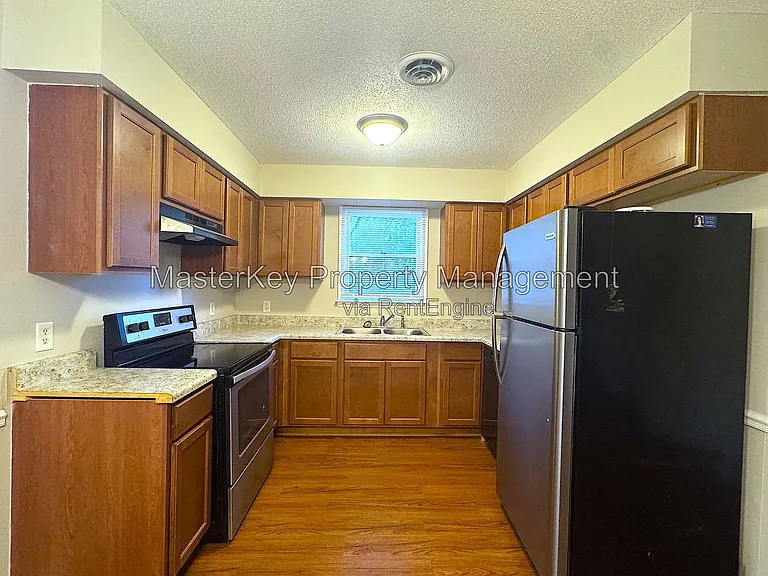619 E Horne St — Photo 8