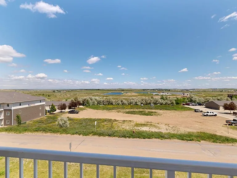 Bakken Ridge Apartments — Photo 31