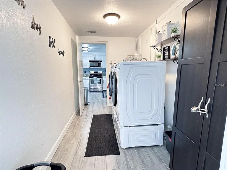 9616 Pine Ridge Ave — Photo 23