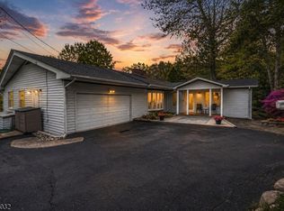 6 Seabert Ln, Kinnelon Boro, NJ 07405