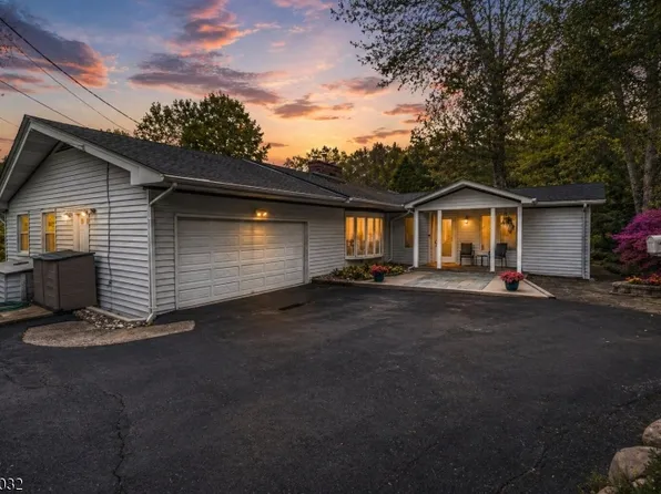 6 Seabert Ln, Kinnelon Boro, NJ 07405