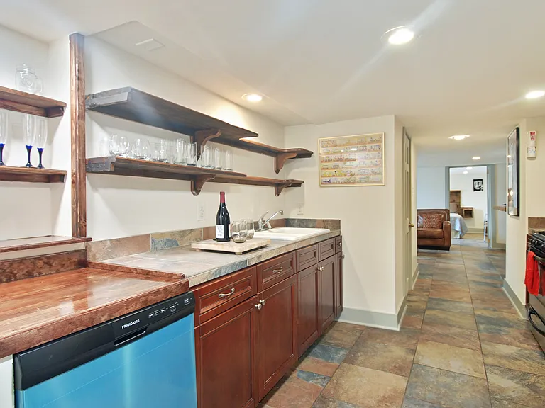 1238 Cambronne St #A — Photo 9