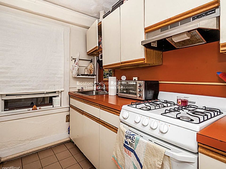 94 West Cedar St. #2 Boston - Beacon Hill Unit Photo 3