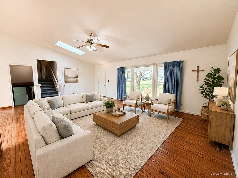 6239 SW Wanamaker Rd — Photo 2