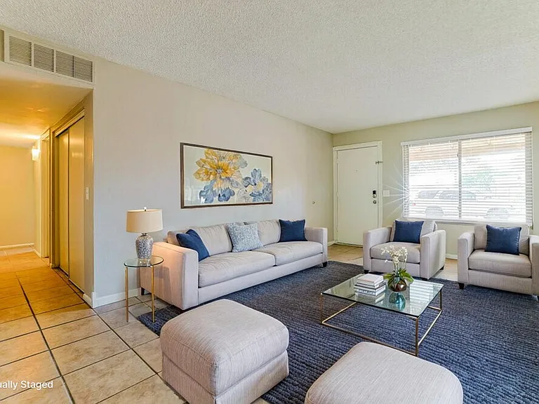 562 W Highland St — Photo 3