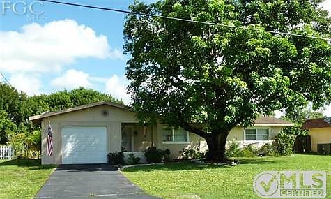 2nd image of 1203 NE Pine Island Ln