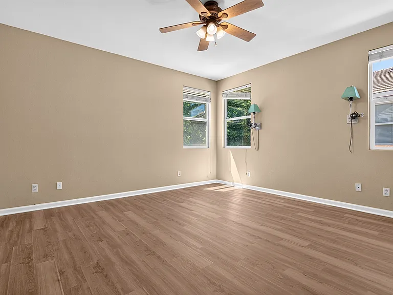 5230 Bay St — Photo 40