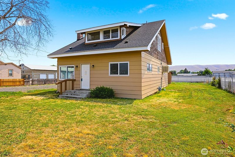 3rd image of 502 W Washington Avenue