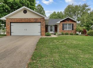 1111 Cobblestone Dr, Edwardsville, IL 62025