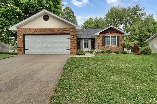 1111 Cobblestone Dr photo 1