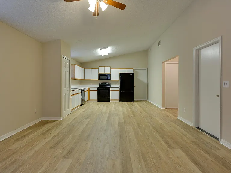 20th Ct SW — Photo 3